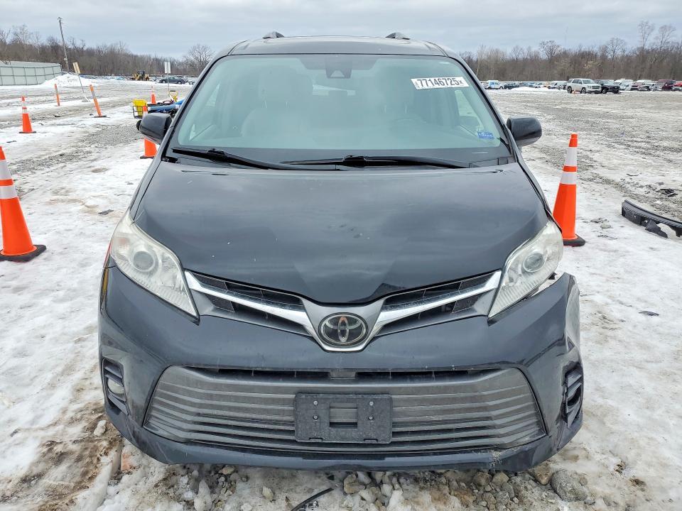 2019 Toyota Sienna xle 8-passenger