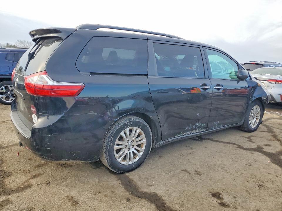 2017 Toyota Sienna xle 8-passenger