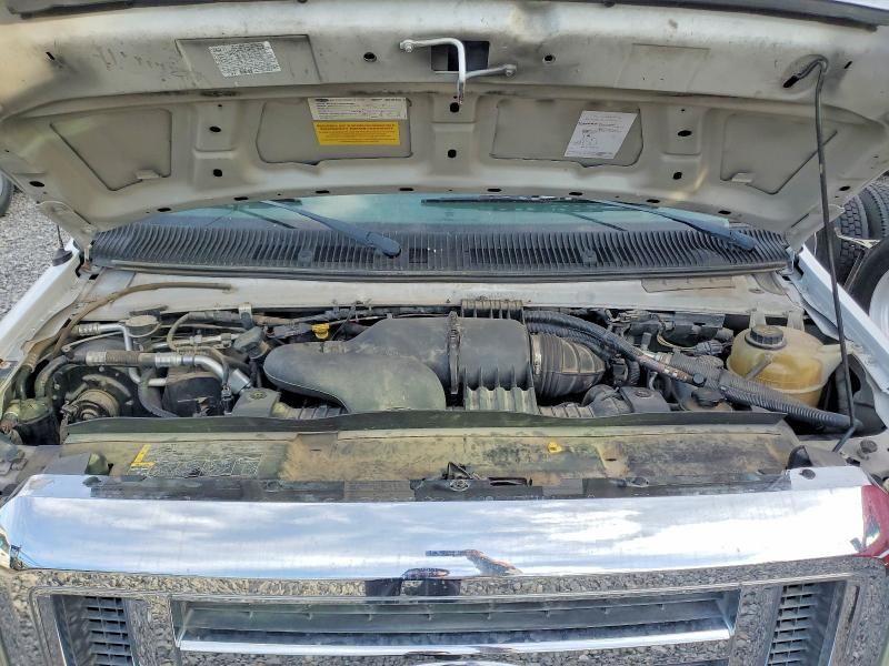 2012 Ford Econoline E450 Super Duty Cutaway van