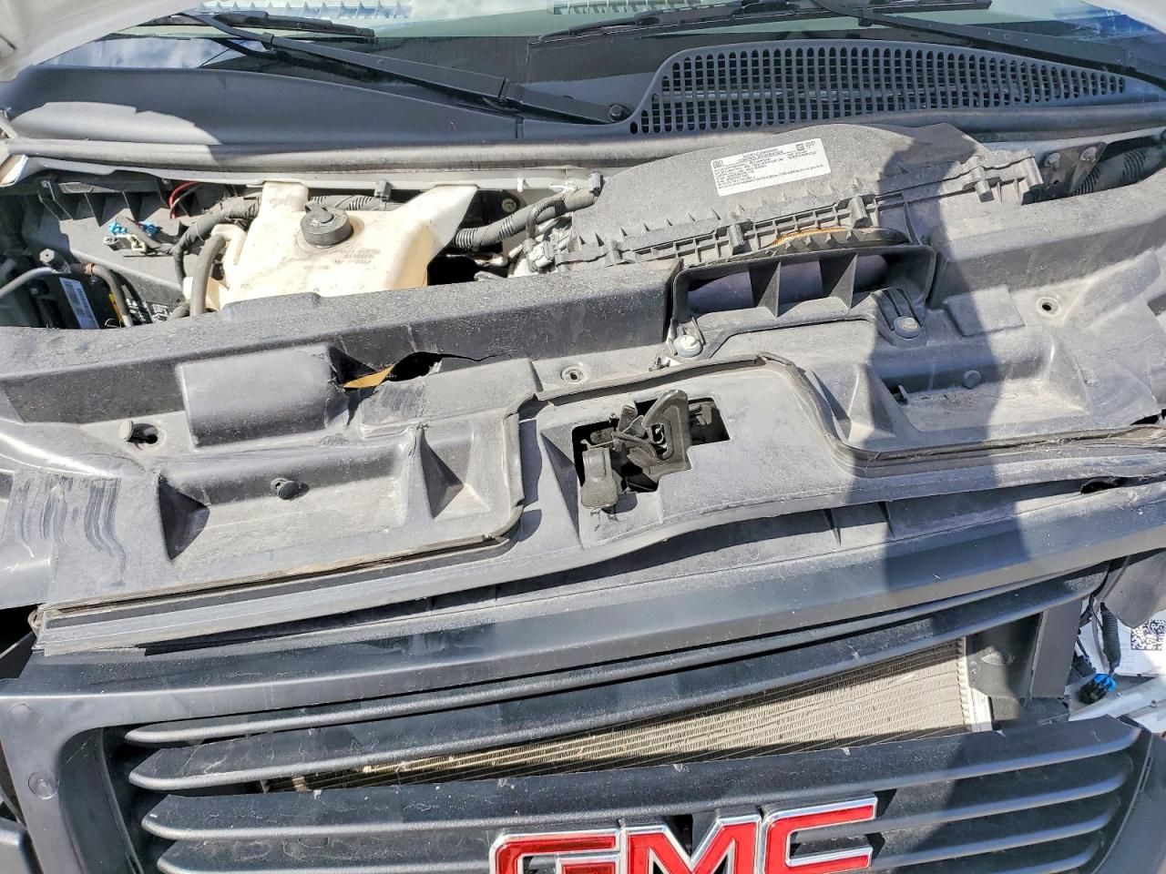 2021 GMC Savana CUT-BOX Truck