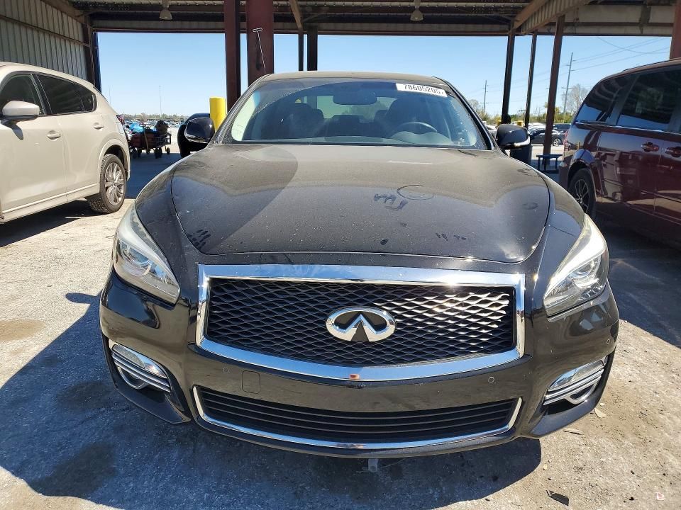 2015 Infiniti Q70 3.7