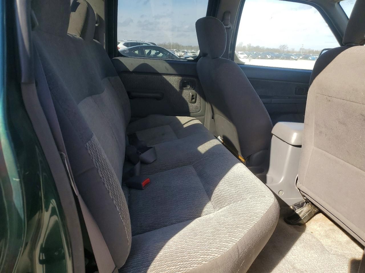 2000 Nissan Frontier Crew cab xe