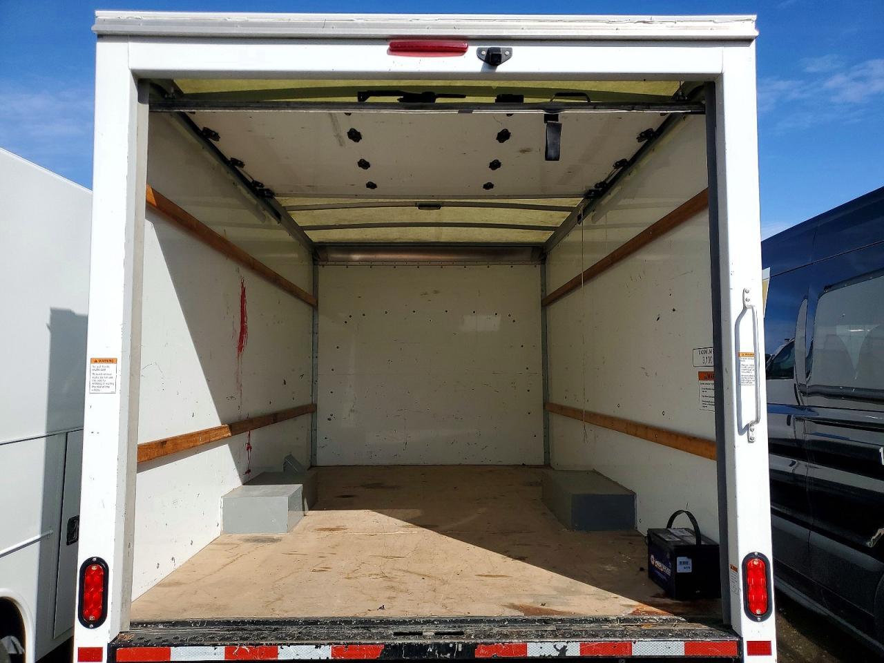 2022 GMC Savana BOX Truck