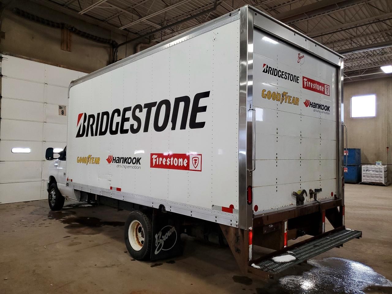 2022 Ford Econoline E450 Super Duty Cutaway Van