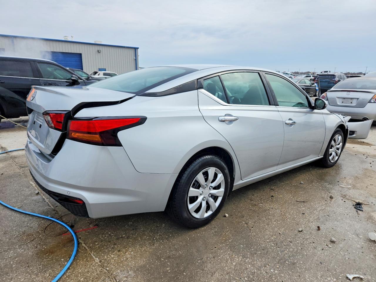 2023 Niss Altima