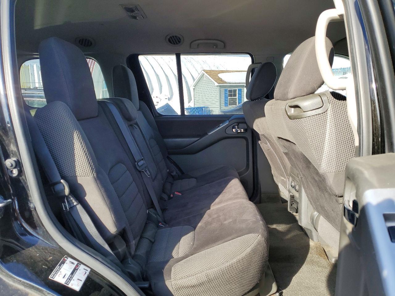 2012 Nissan Pathfinder s