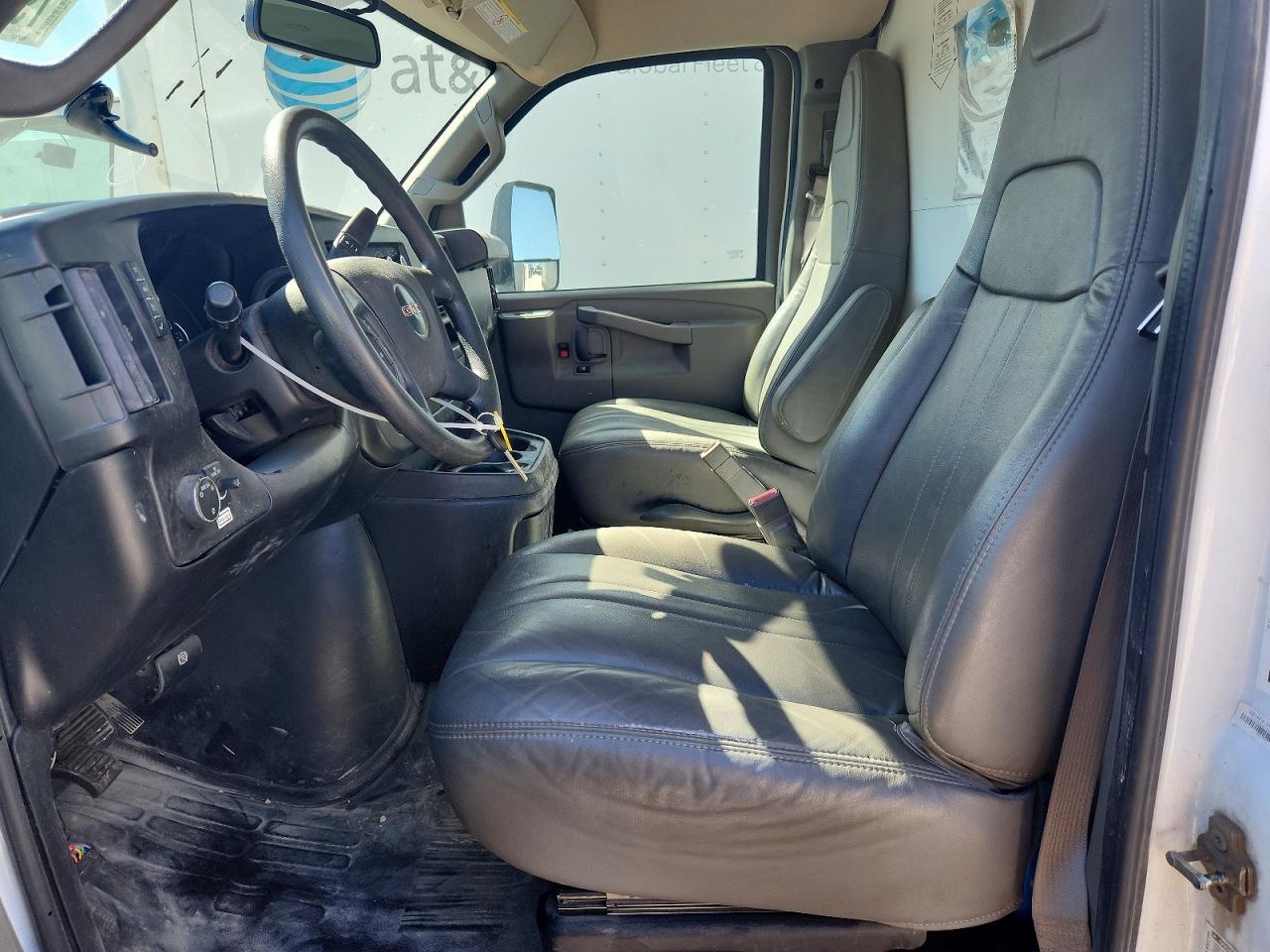 2022 GMC Savana BOX Truck