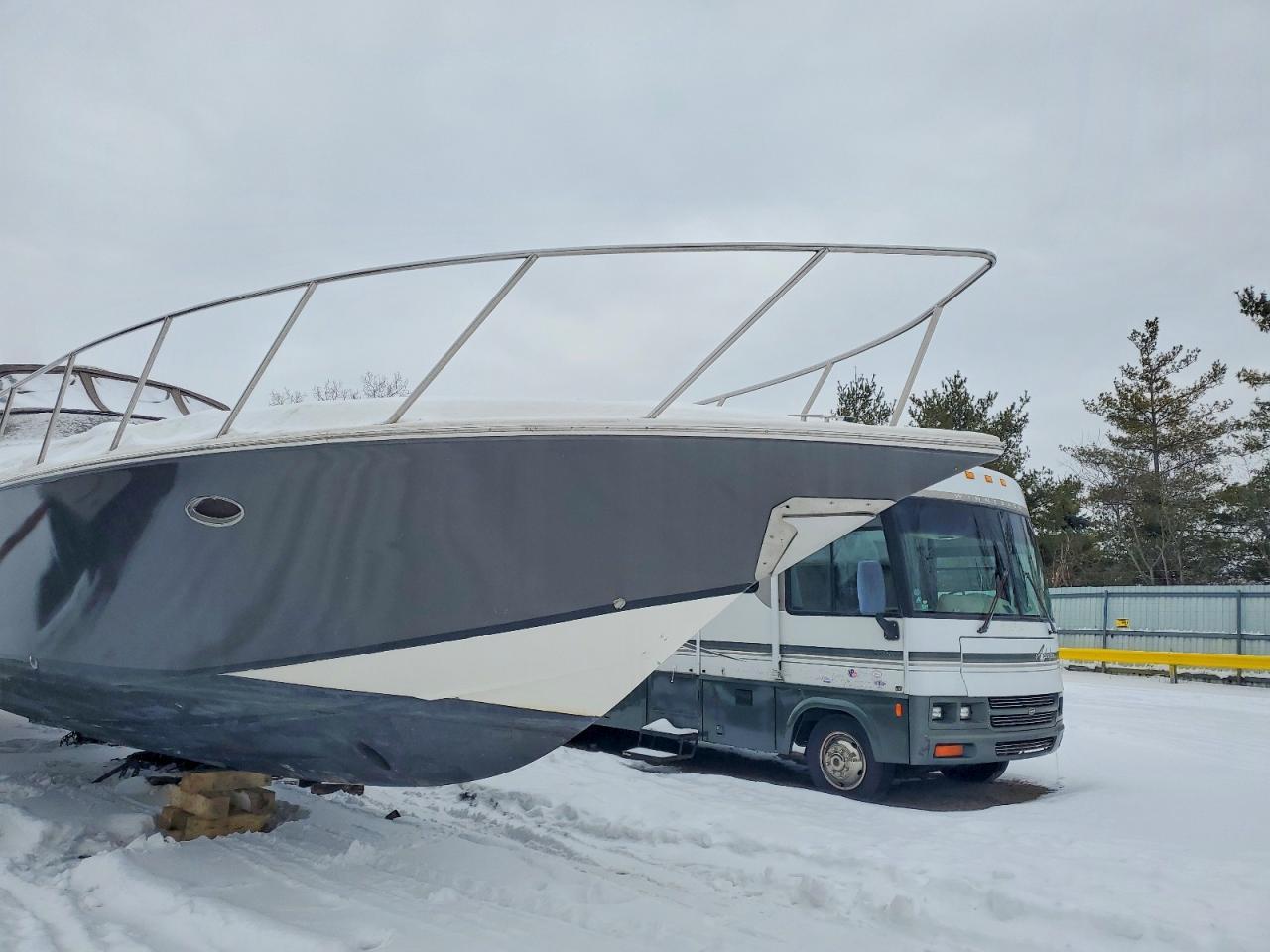 2005 Fountain Boat-Boat