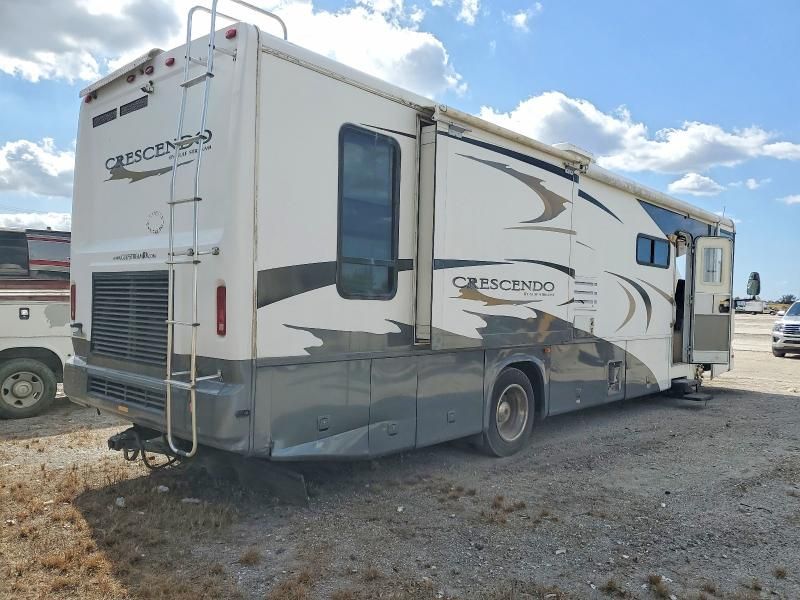 2005 Freightliner Chassis x Line Motor Home