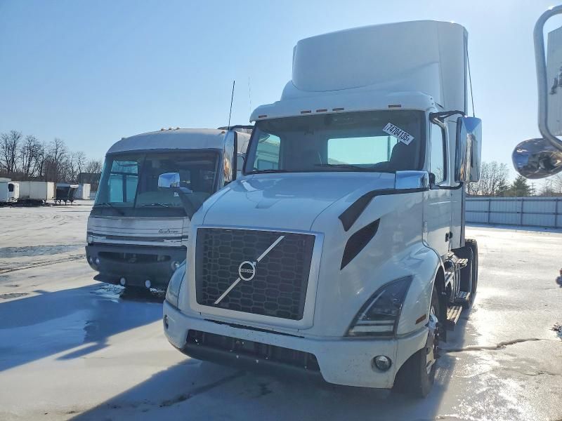 2020 Volvo VNR Semi Truck
