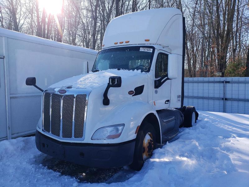 2017 Peterbilt 579 Semi Truck