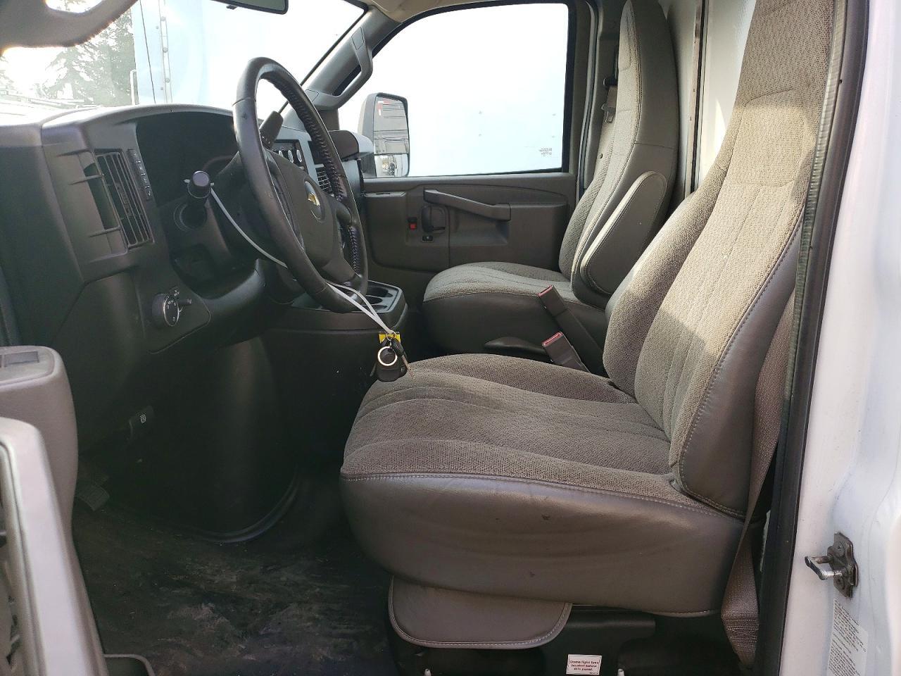 2022 Chev Rolet Express BOX Truck