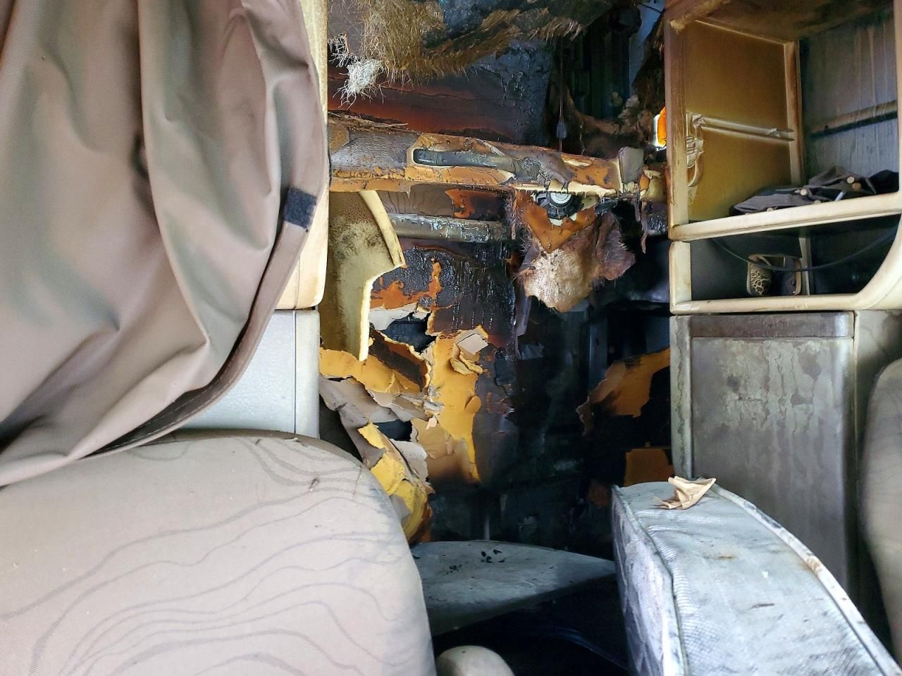 2016 Volvo VNL Semi Truck