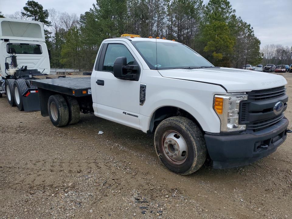 2017 Ford F350 Super Duty Flatbed Truck