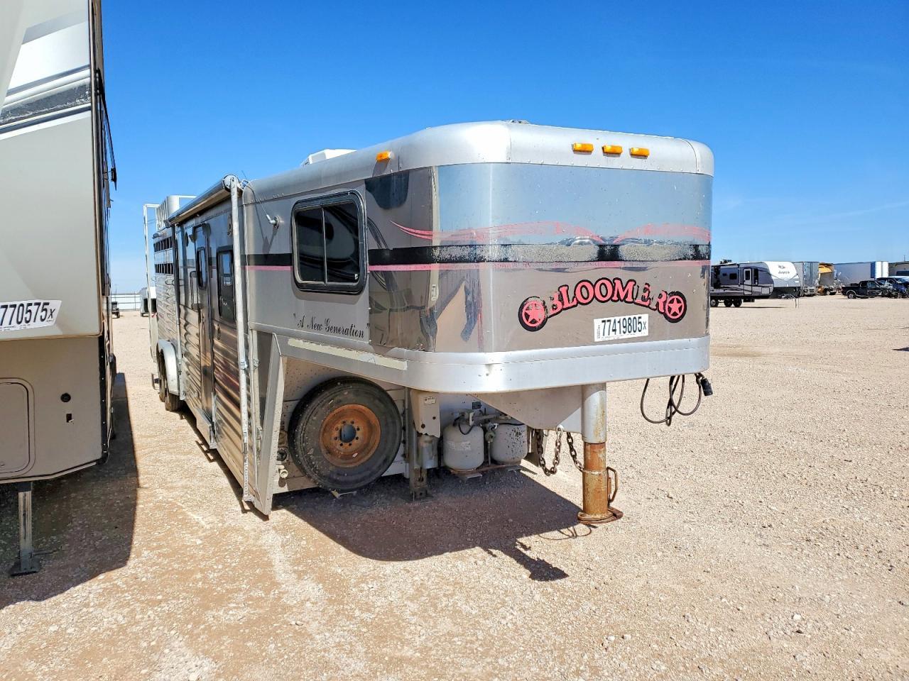 2000 Bloomer Horse Trailer