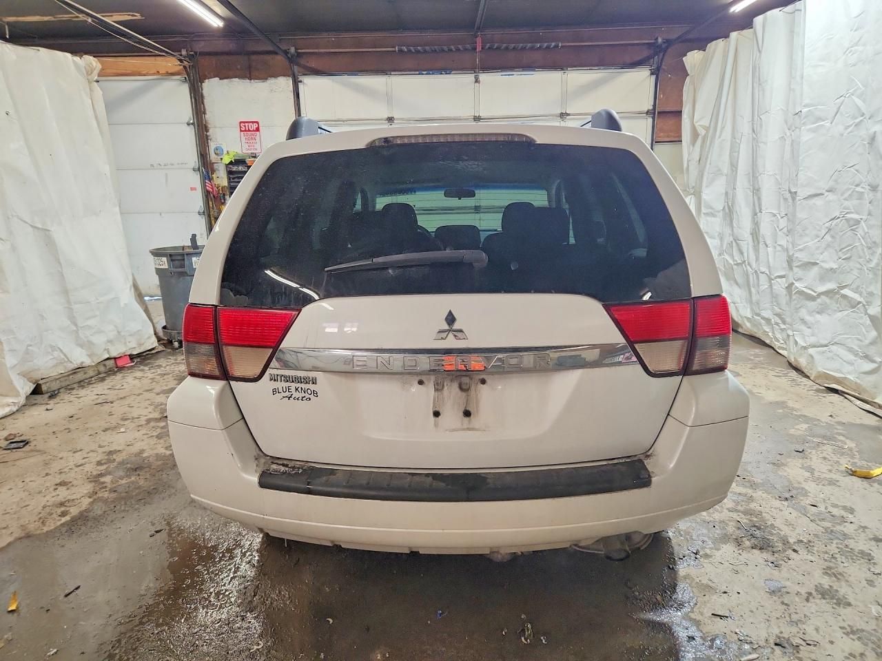 2011 Mitsubishi Endeavor ls