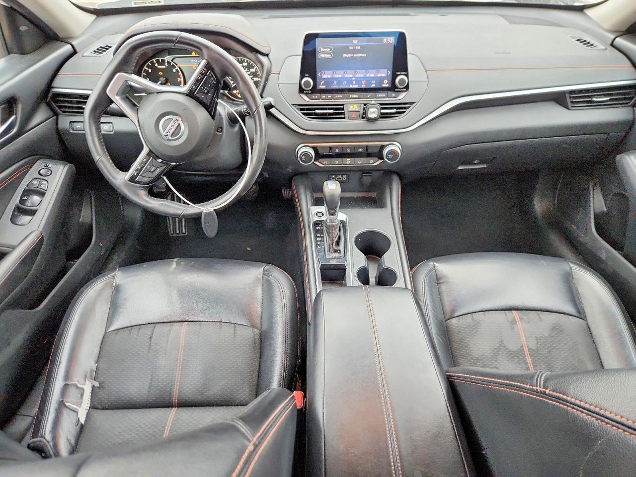 2020 Niss Altima sr
