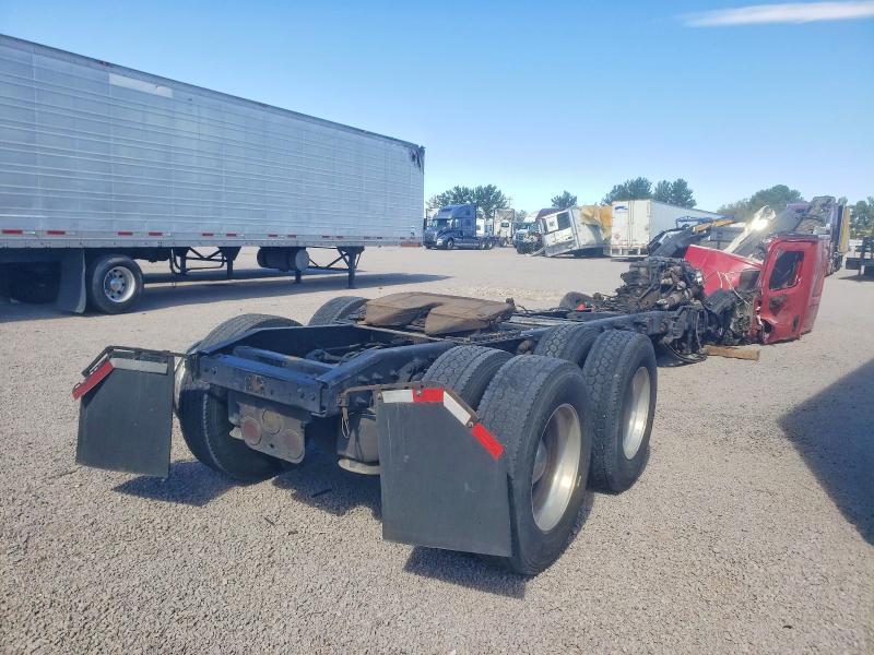 2016 Freightliner Cascadia 125 Semi Truck