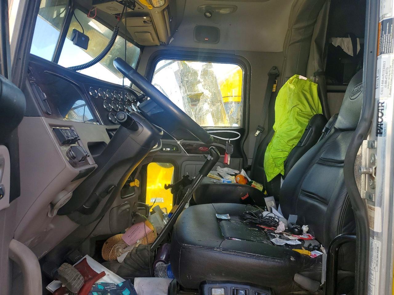 2023 Peterbilt Tractor 389-Semi Truck