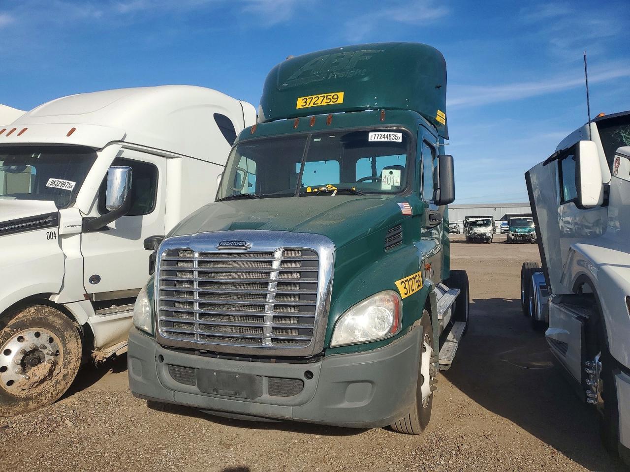 2018 Freigliner 2018 Freightliner Cascadia 113 Semi Truck