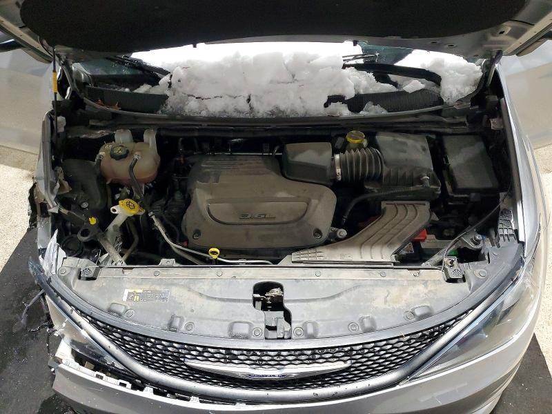 2020 Chrysler Voyager l