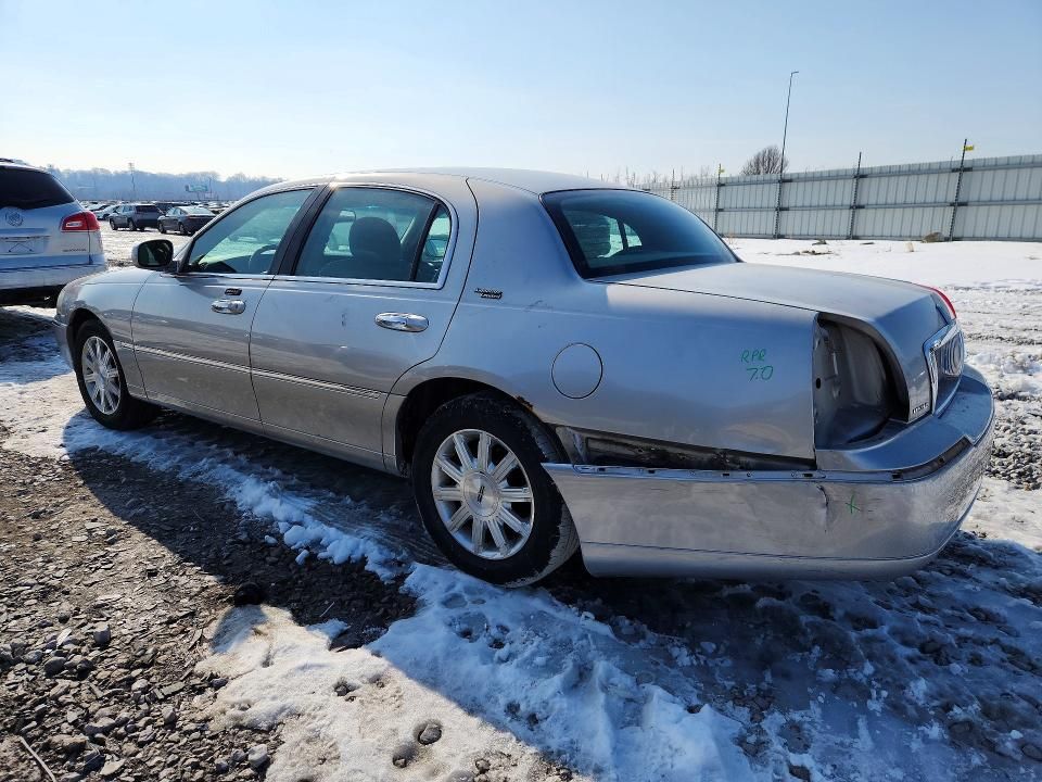 2007 Lincoln Town car Signature Limited