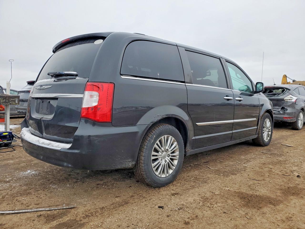 2013 Chrysler Town & Country Touring l