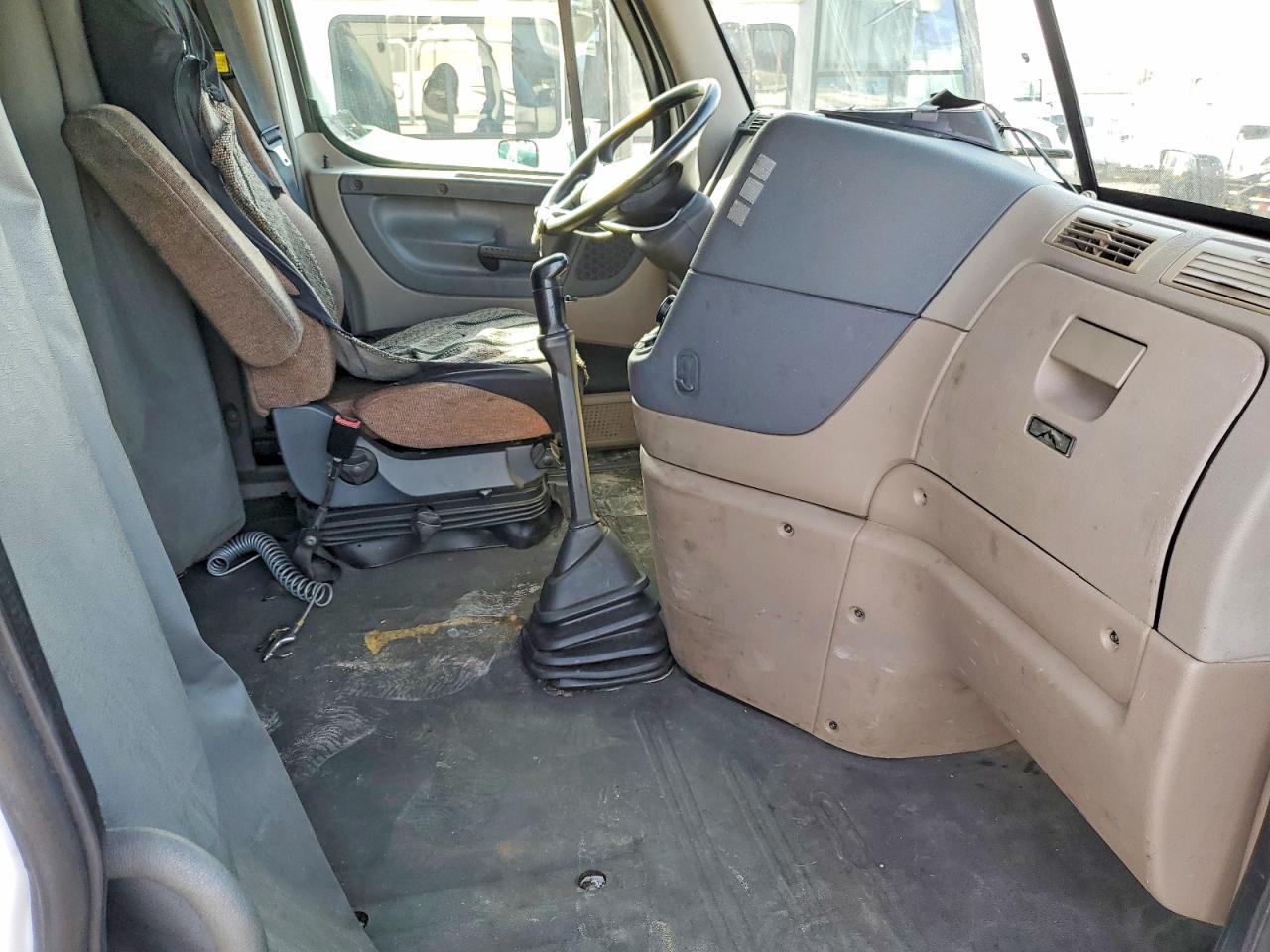 2013 Freightliner Cascadia Semi Truck