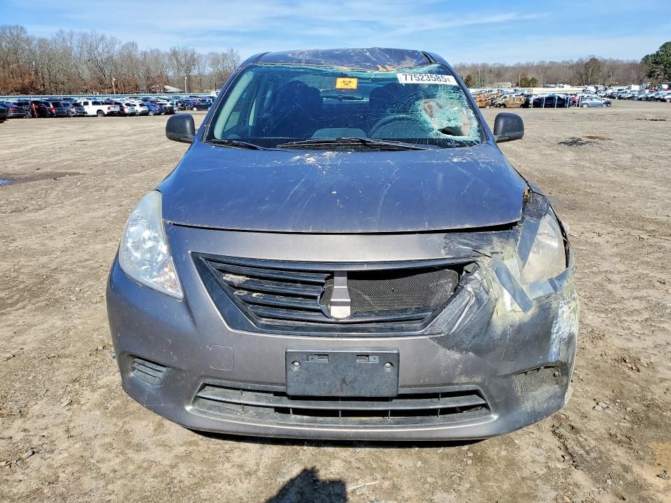 2013 Nissan Versa 1.6 s