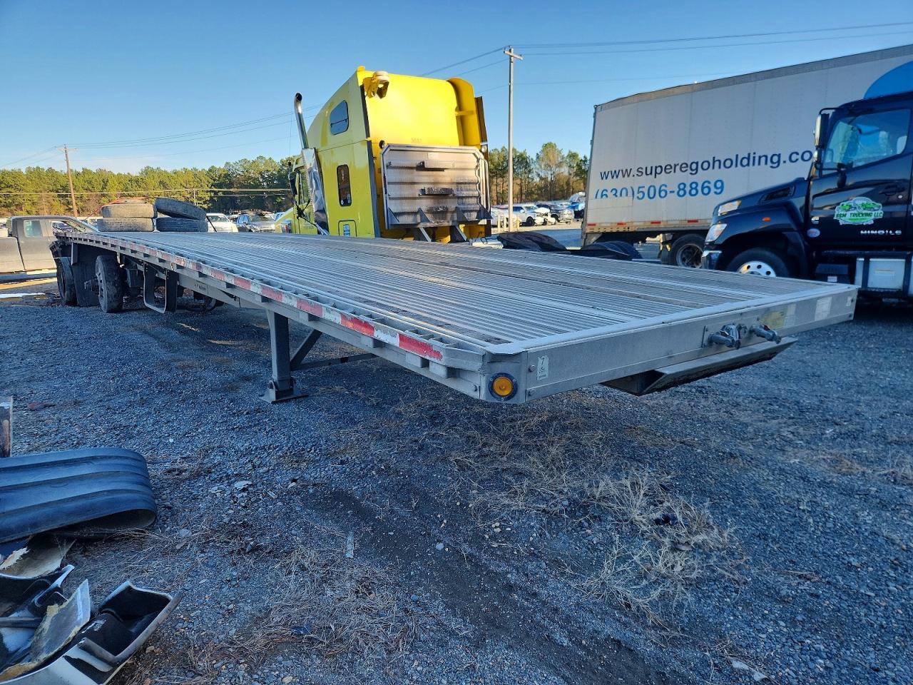 2016 Reitnouer Flatbed Trailer