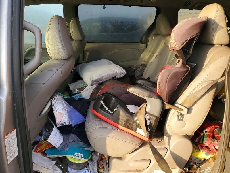 2015 Toyota Sienna xle