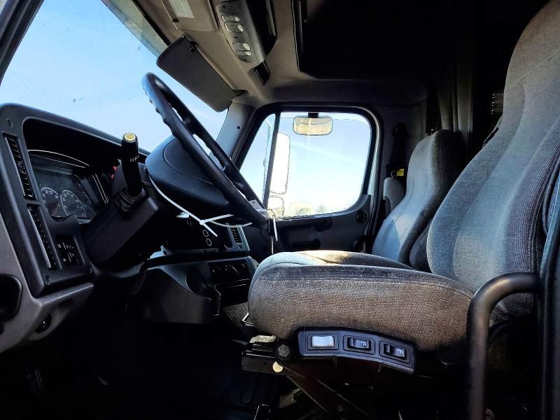 2019 Freightliner Business Class M2 BOX Truck