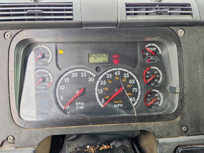 2014 Freightliner Cascadia Semi Truck