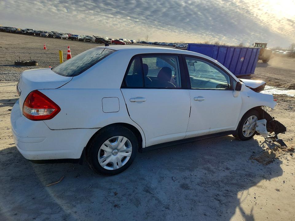 2011 Nissan Versa s
