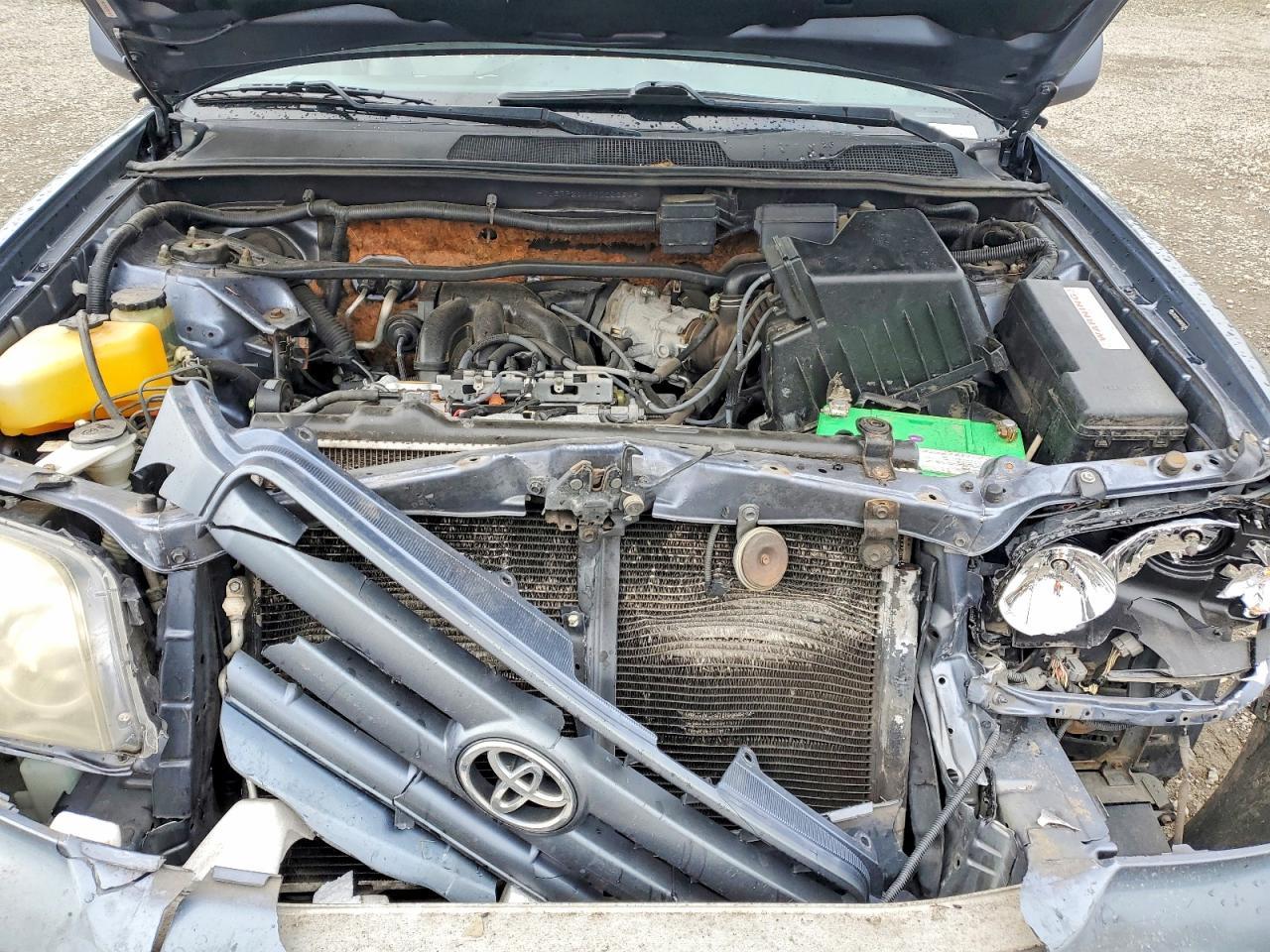 2004 Toyota Highlander Base