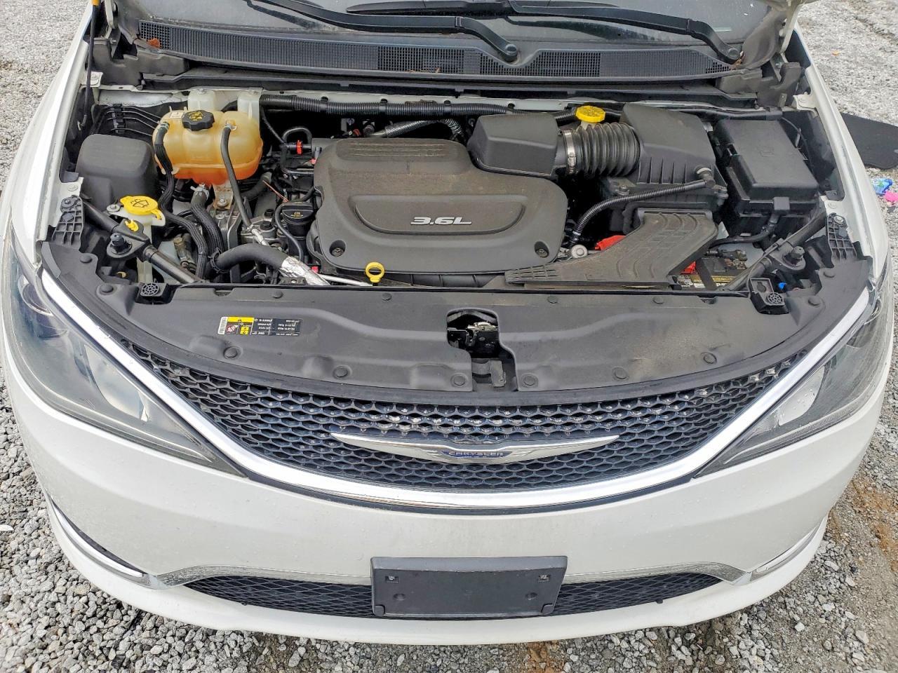 2017 Chrysler Pacifica Touring l