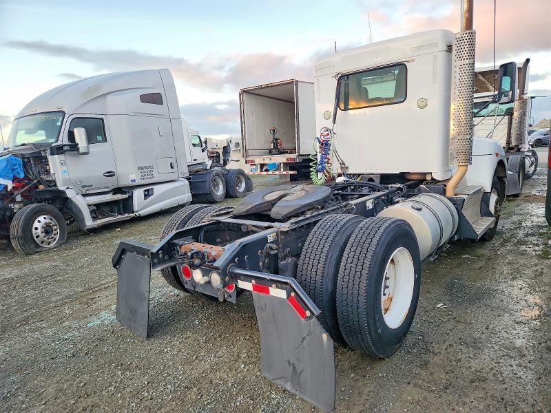 2015 Kenworth T400 Semi Truck