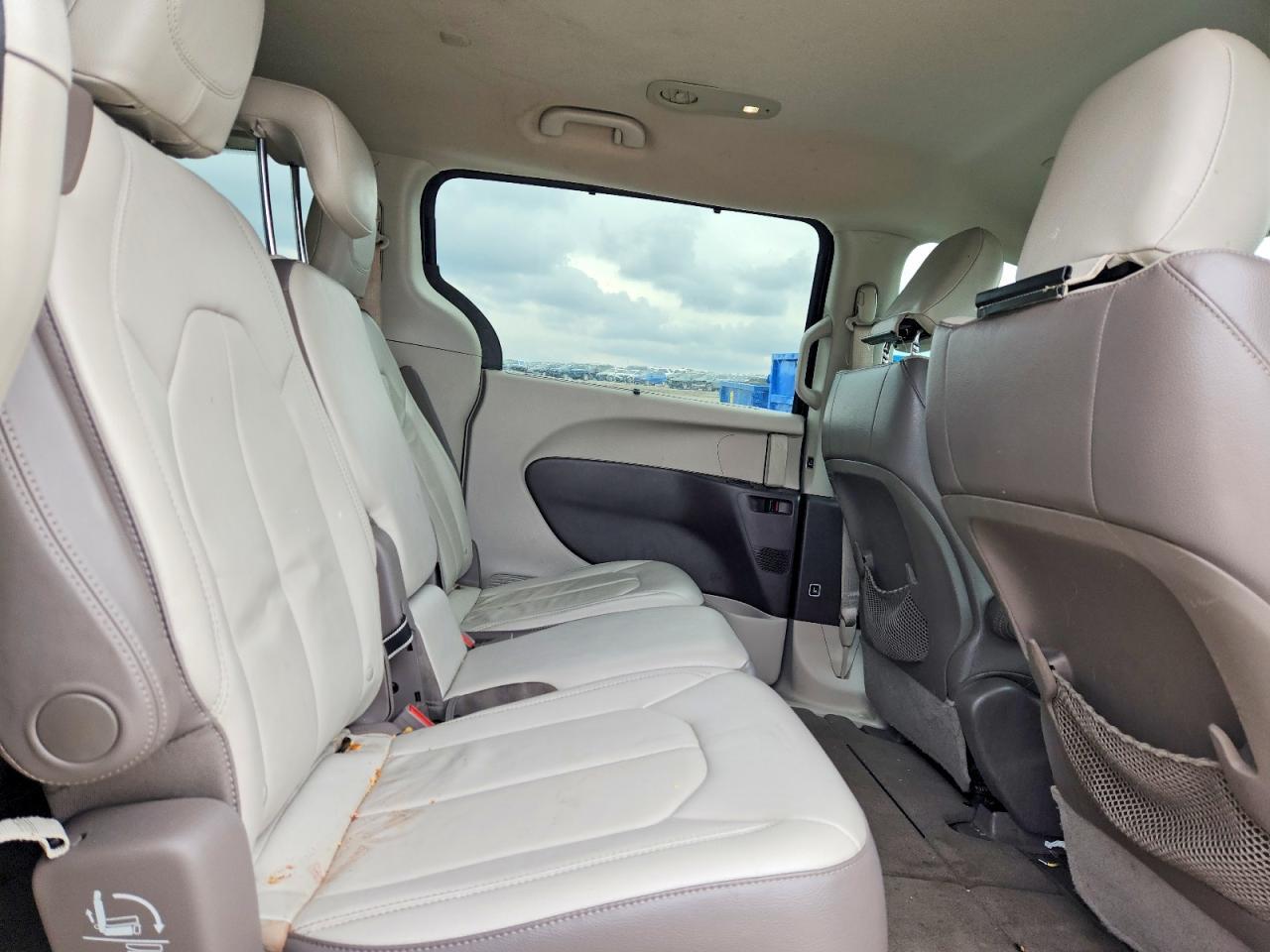 2017 Chrysler Pacifica Touring l