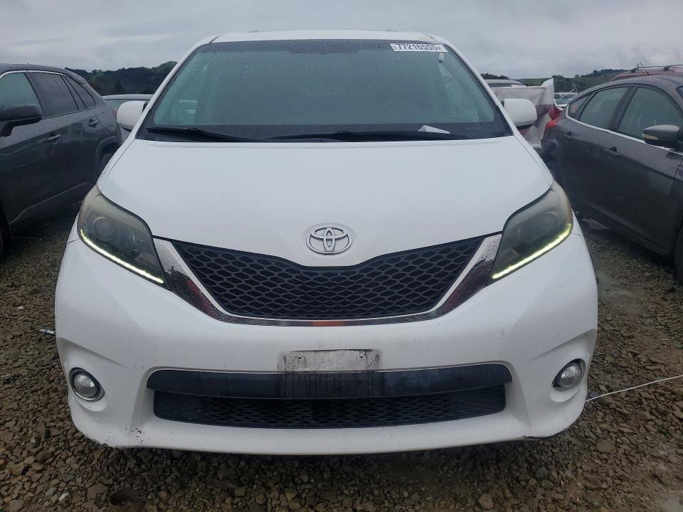 2015 Toyota Sienna Sport