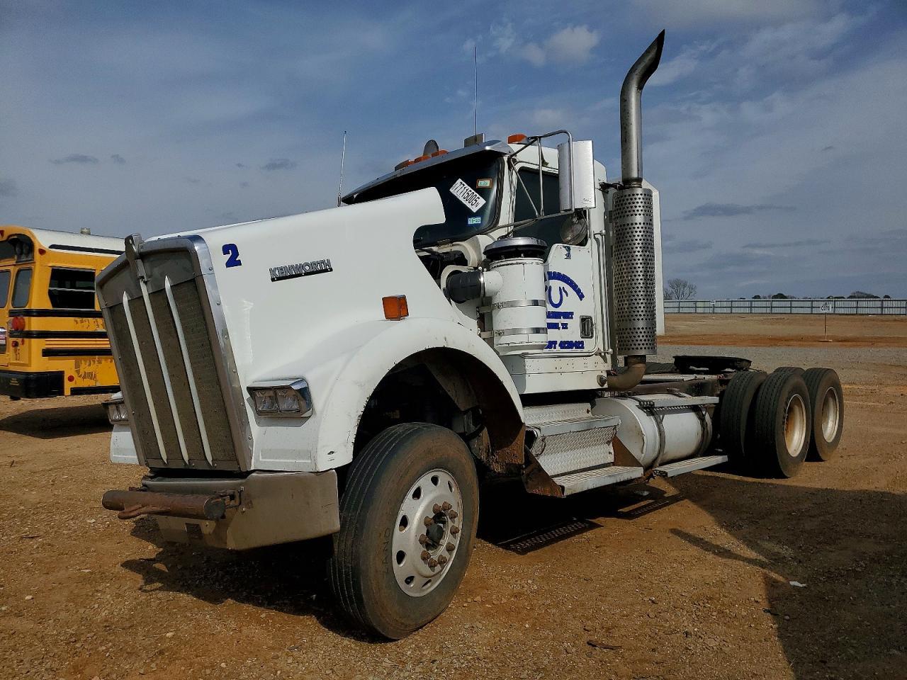 2000 Kenworth W900 Semi Truck