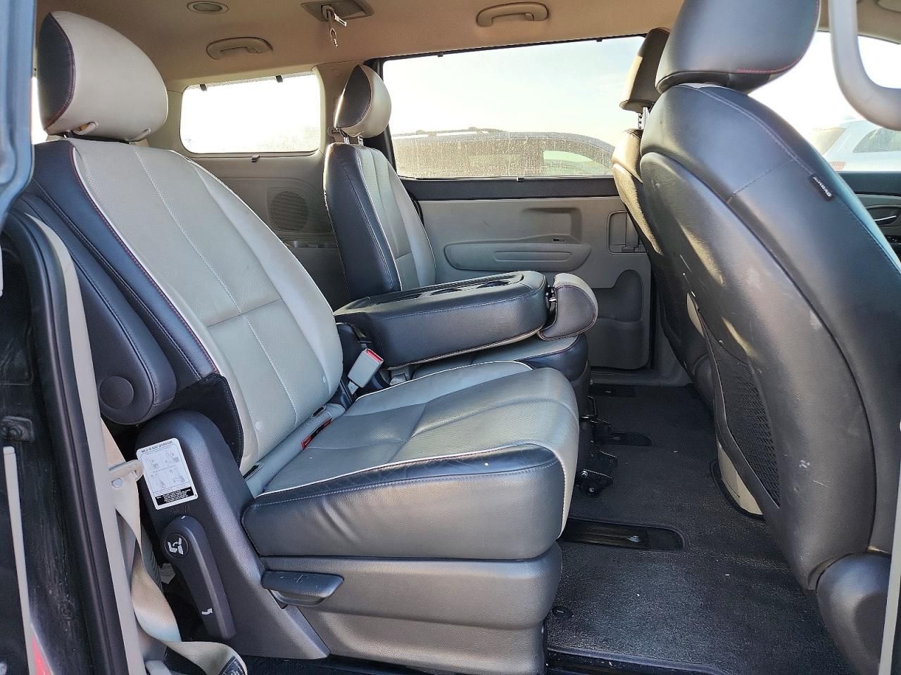 2017 KIA Sedona lx