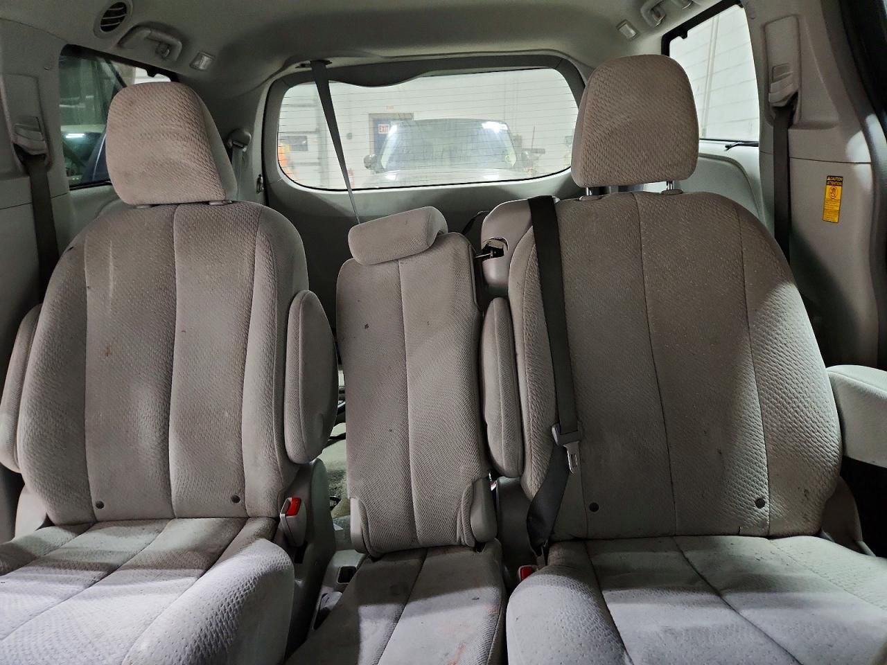 2014 Toyota Sienna le 8-passenger