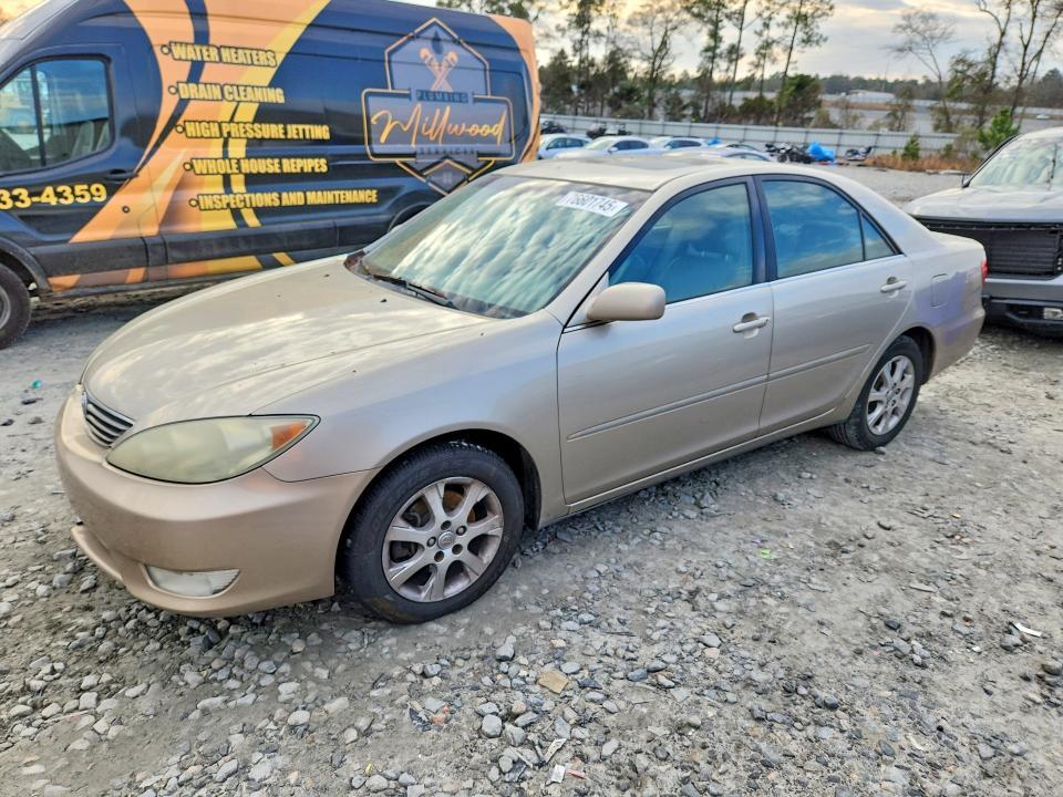 2005 Toyota Camry le