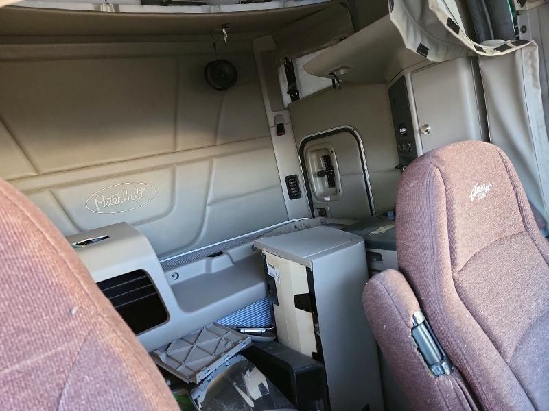 2019 Peterbilt 579 Semi Truck