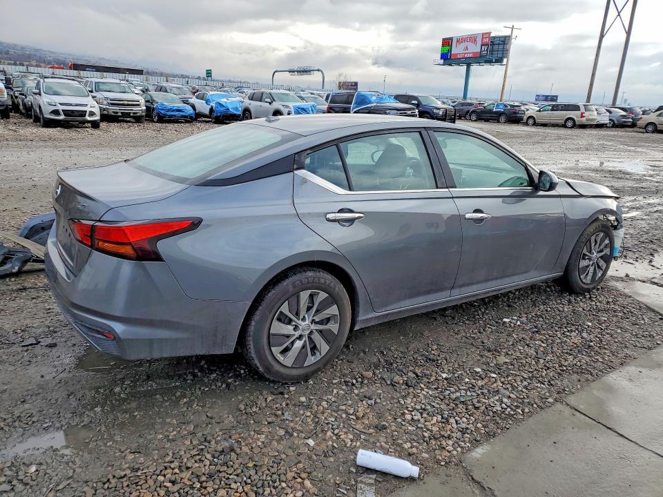 2019 Niss Altima s