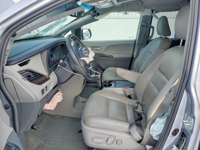 2015 Toyota Sienna xle