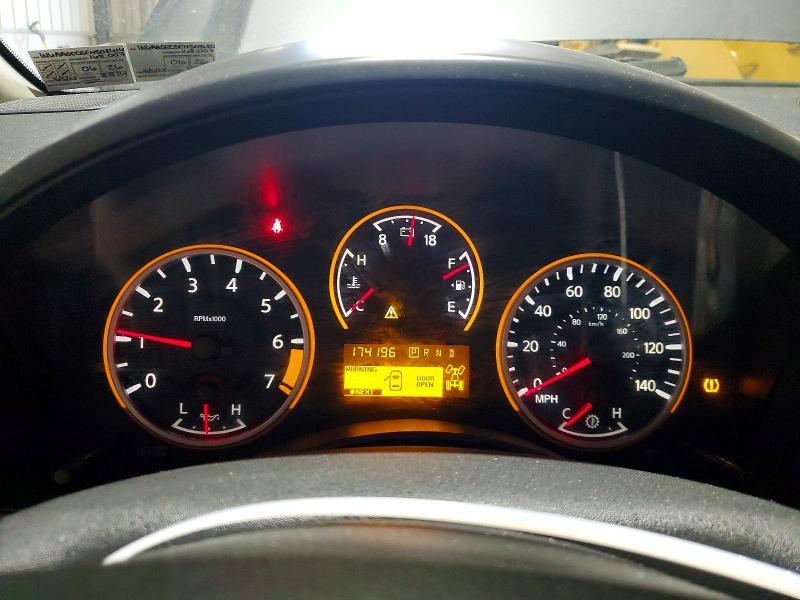 2015 Nissan Titan SV
