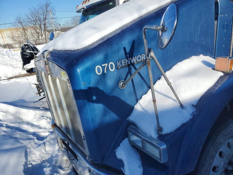 2005 Kenworth Constructi-Semi Truck