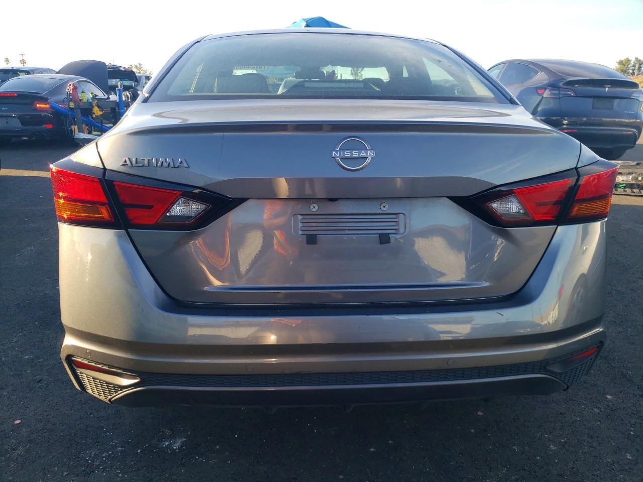2024 Niss Altima
