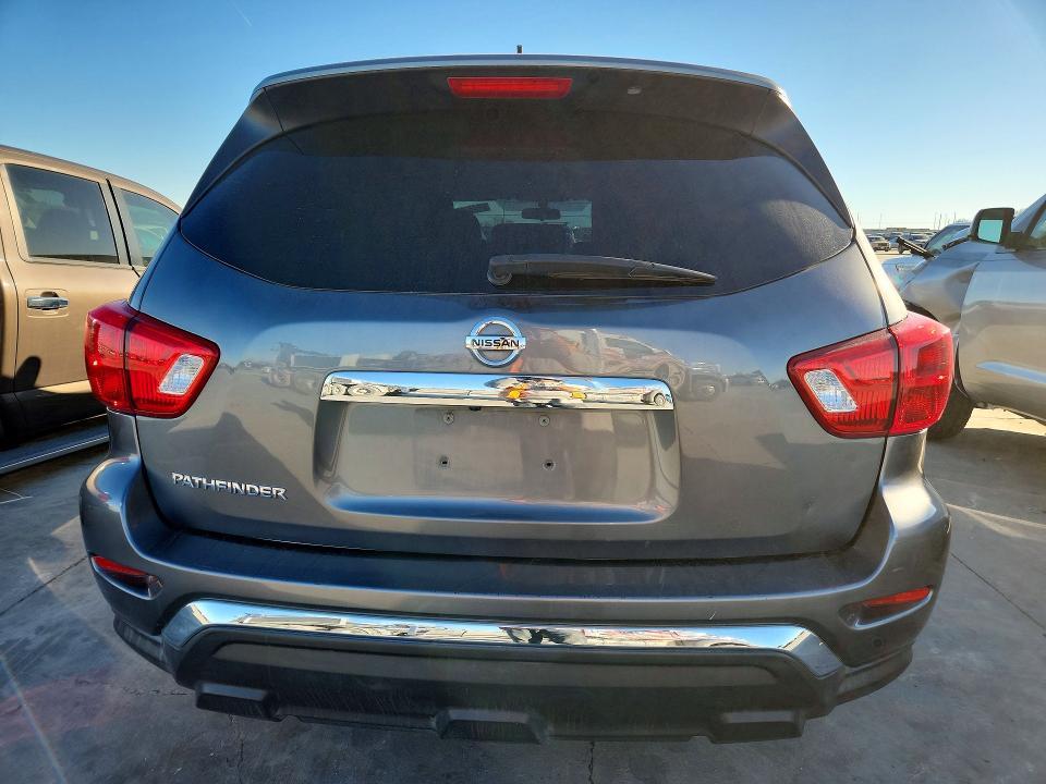 2018 Nissan Pathfinder s
